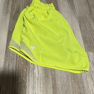 Lululemon Hotty Hot shorts 4’